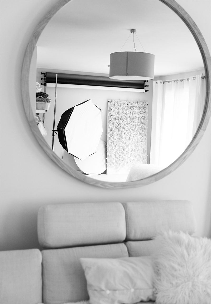 Le studio vu à travers un miroir rond